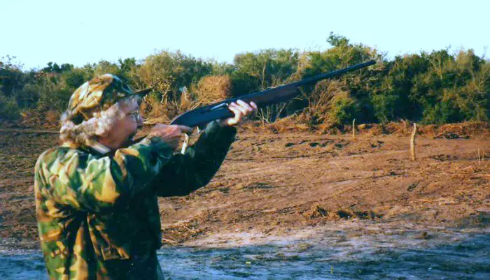 Mom shooting her 28 gauge autoloader